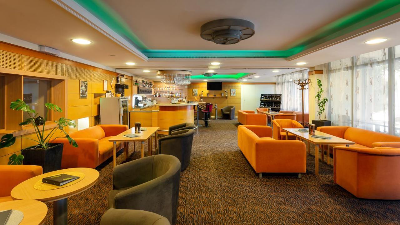 Hotel Eger & Park Bagian luar foto