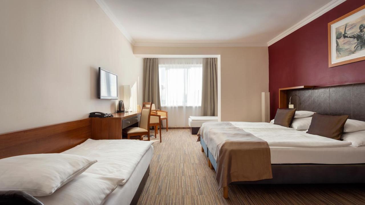 Hotel Eger & Park Bagian luar foto