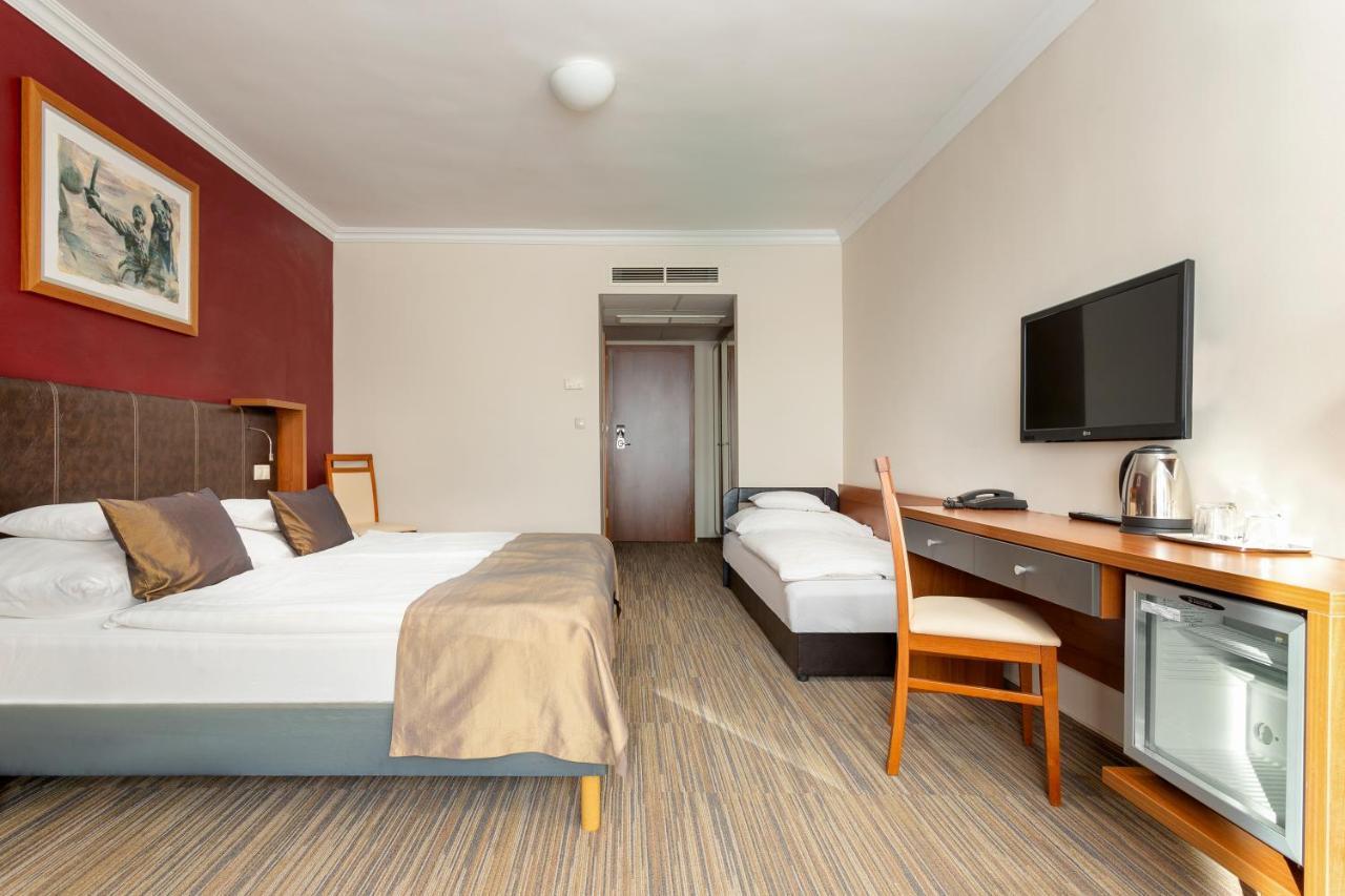 Hotel Eger & Park Bagian luar foto