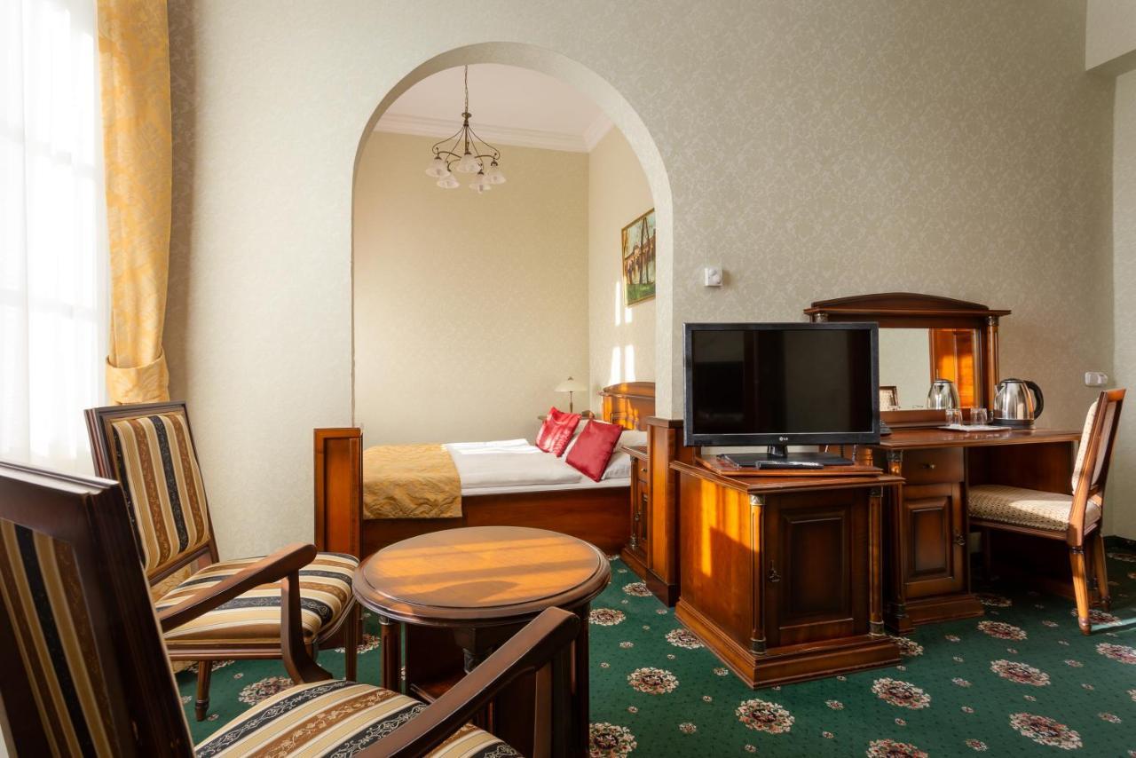 Hotel Eger & Park Bagian luar foto