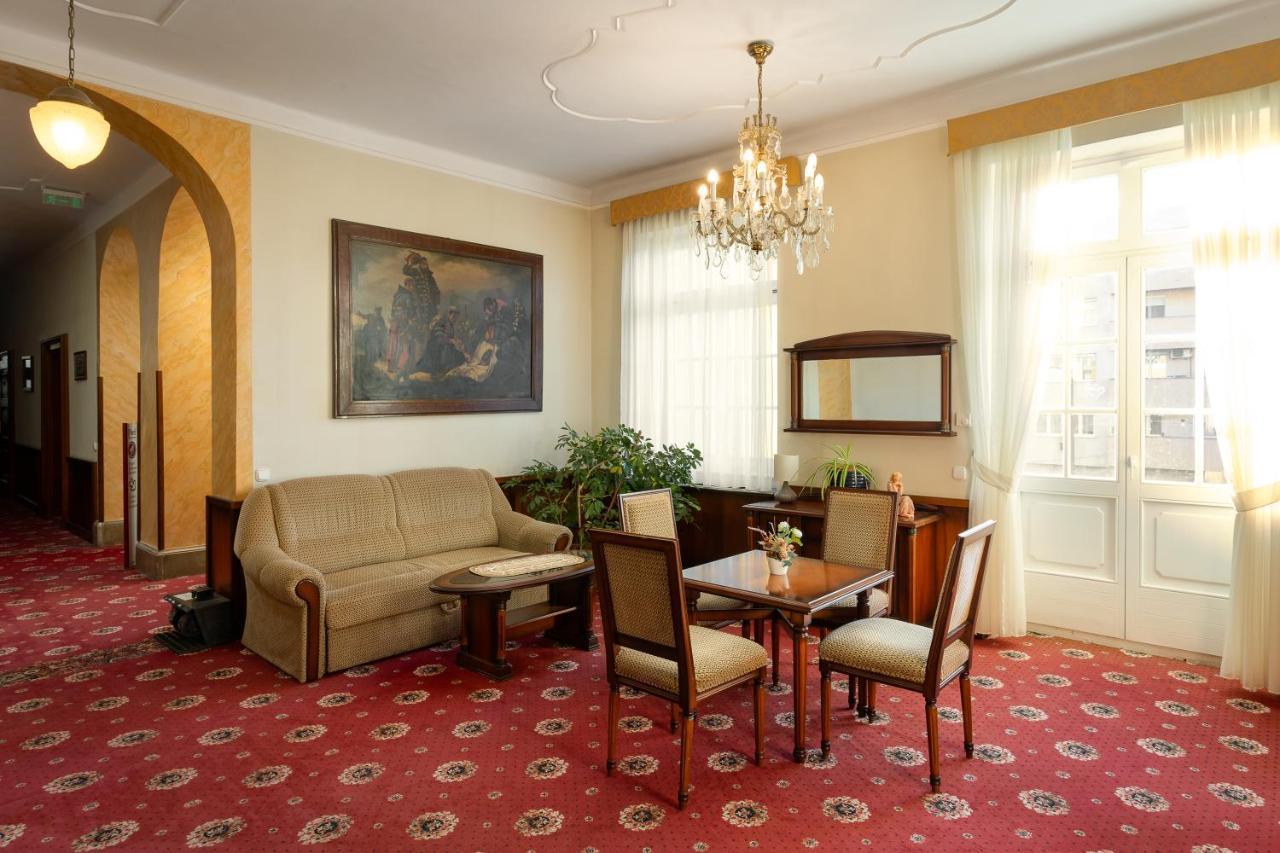 Hotel Eger & Park Bagian luar foto