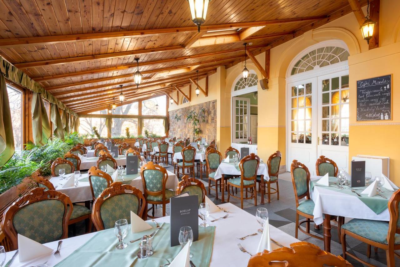 Hotel Eger & Park Bagian luar foto