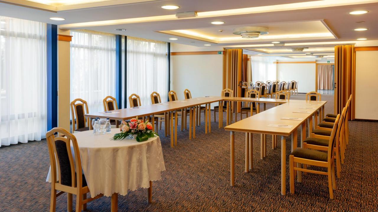 Hotel Eger & Park Bagian luar foto