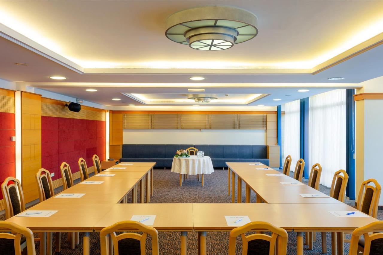 Hotel Eger & Park Bagian luar foto
