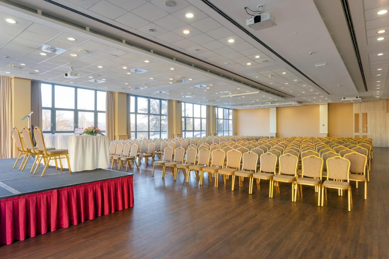 Hotel Eger & Park Bagian luar foto
