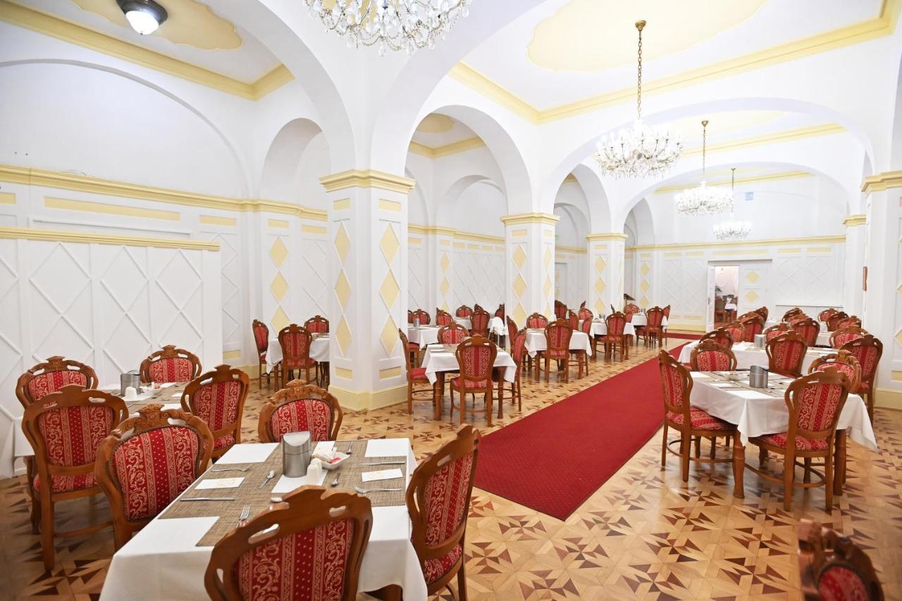 Hotel Eger & Park Bagian luar foto