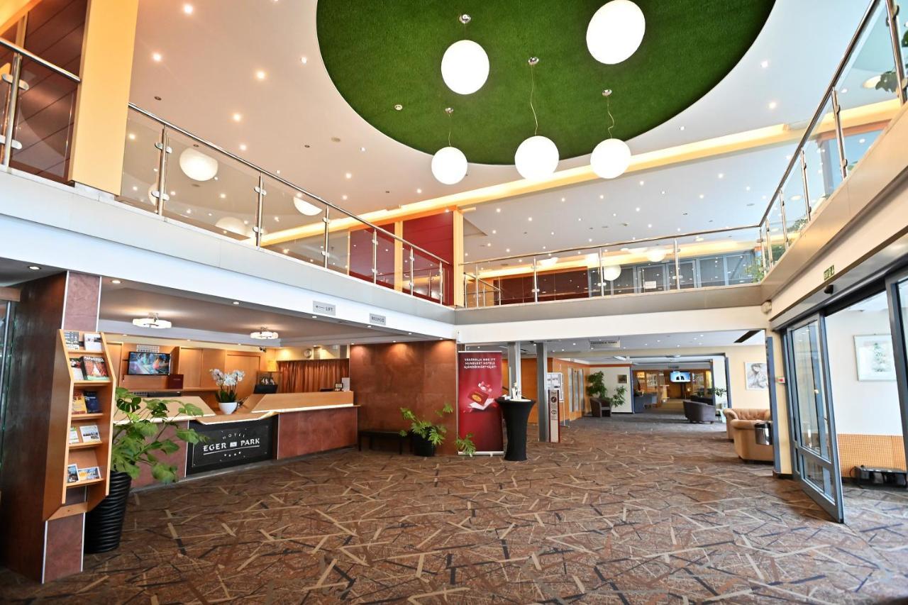 Hotel Eger & Park Bagian luar foto