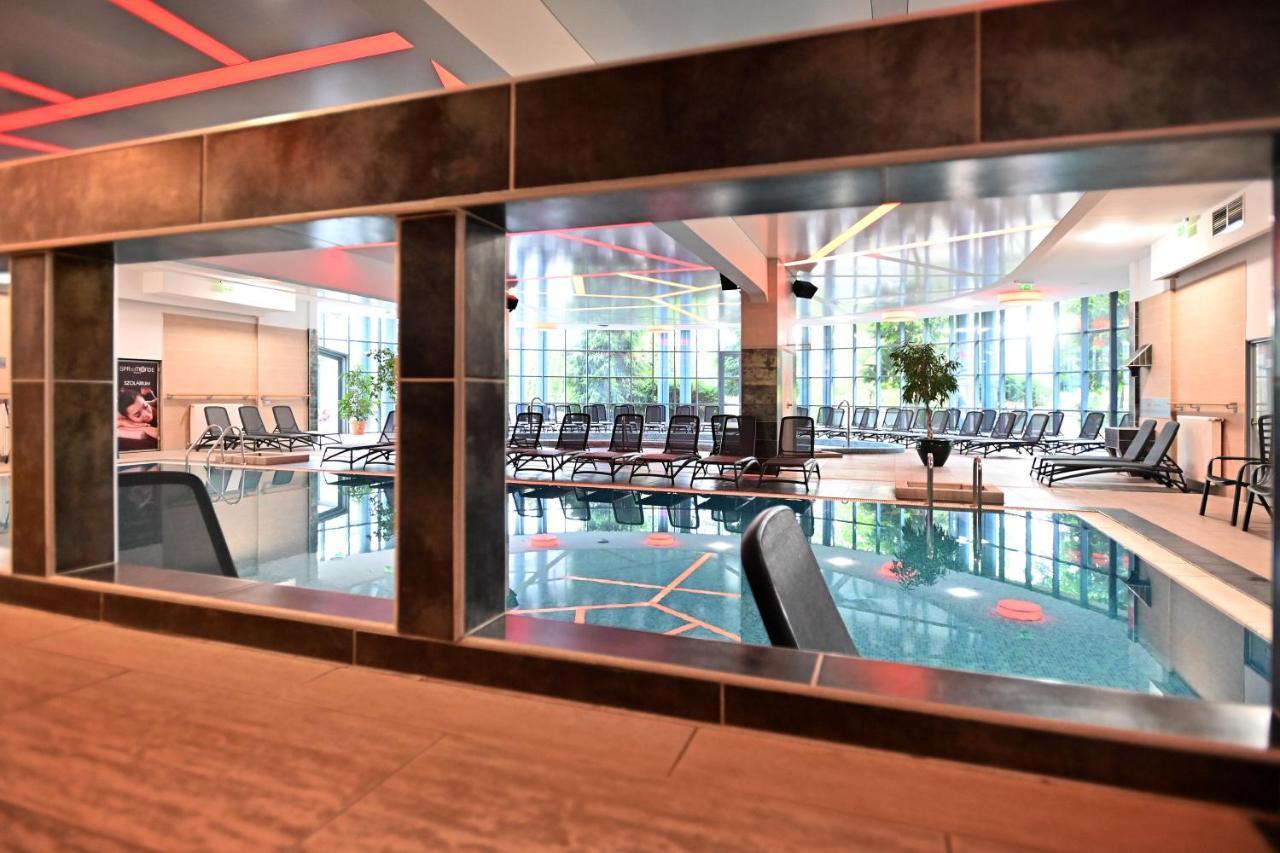 Hotel Eger & Park Bagian luar foto