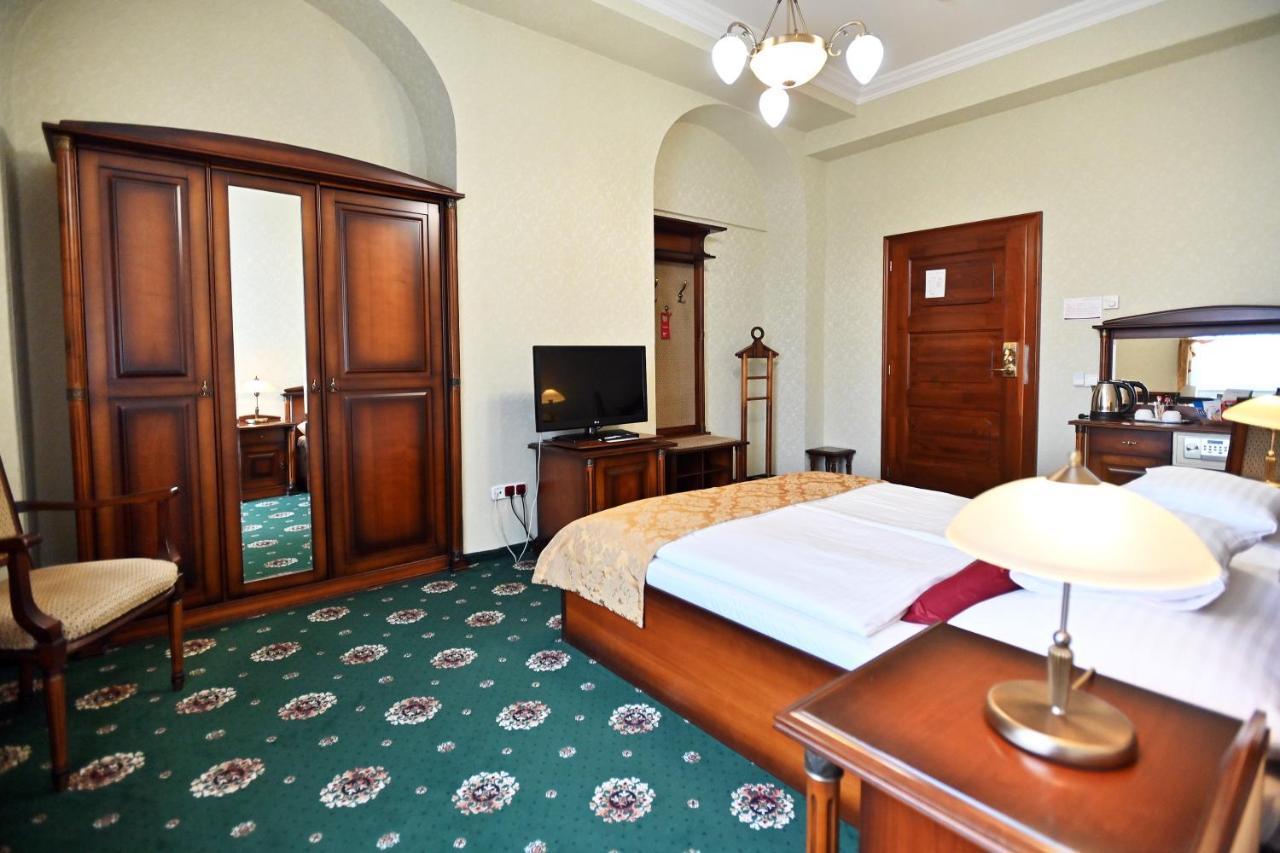 Hotel Eger & Park Bagian luar foto