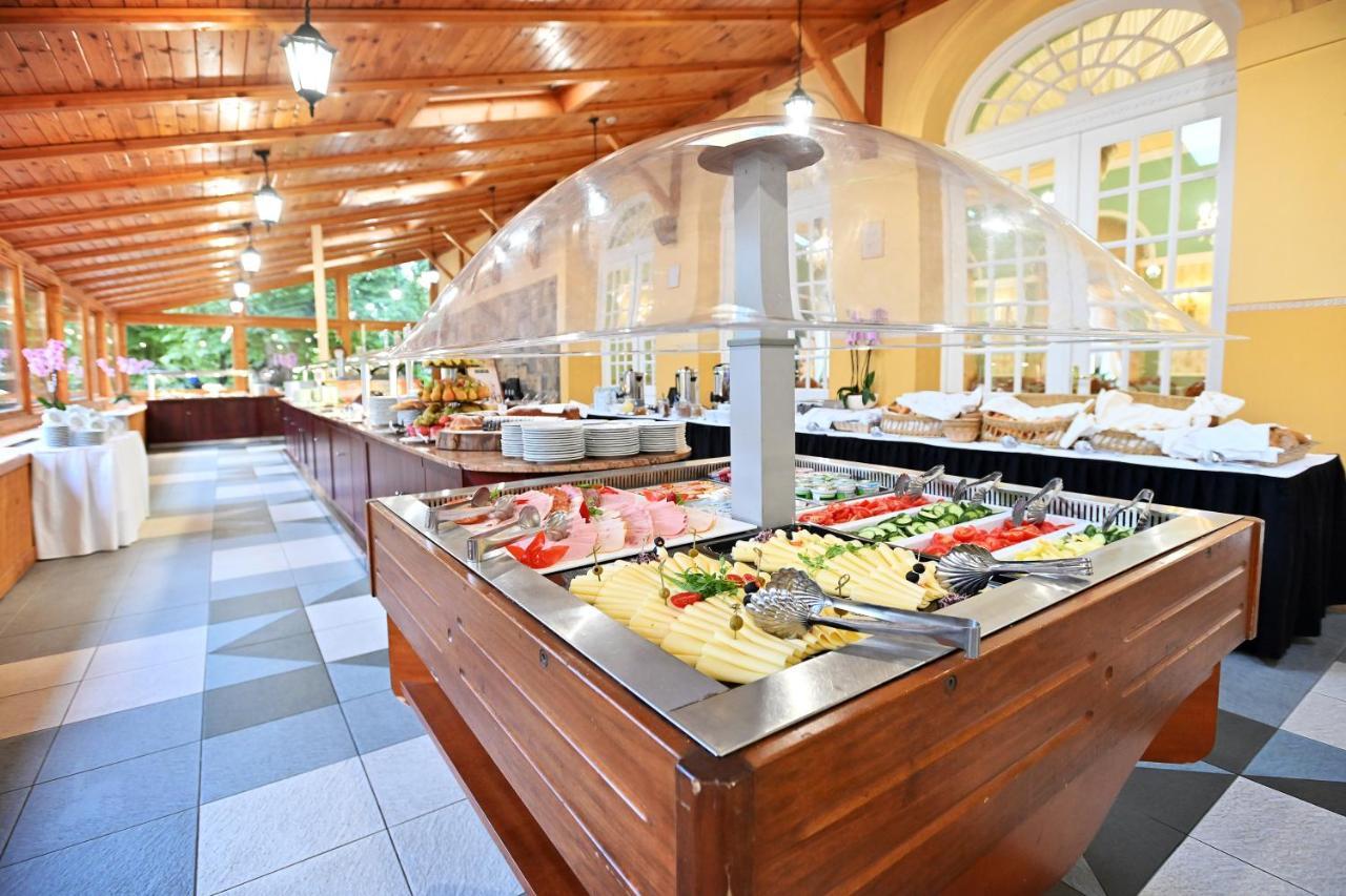 Hotel Eger & Park Bagian luar foto