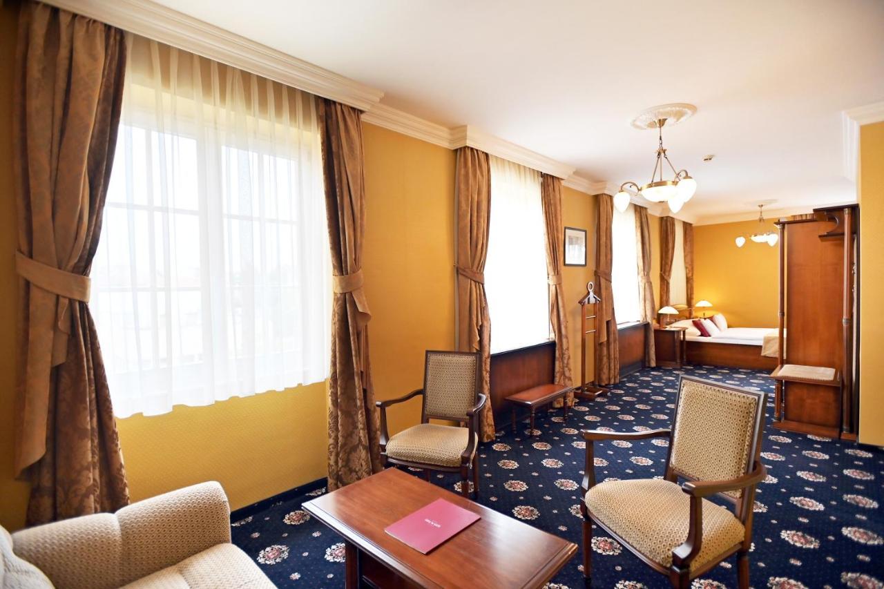 Hotel Eger & Park Bagian luar foto