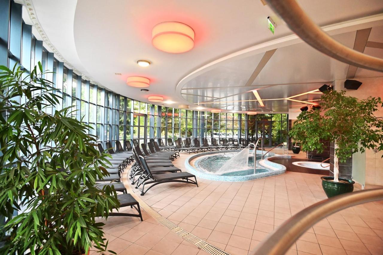 Hotel Eger & Park Bagian luar foto