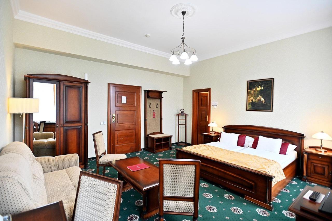Hotel Eger & Park Bagian luar foto