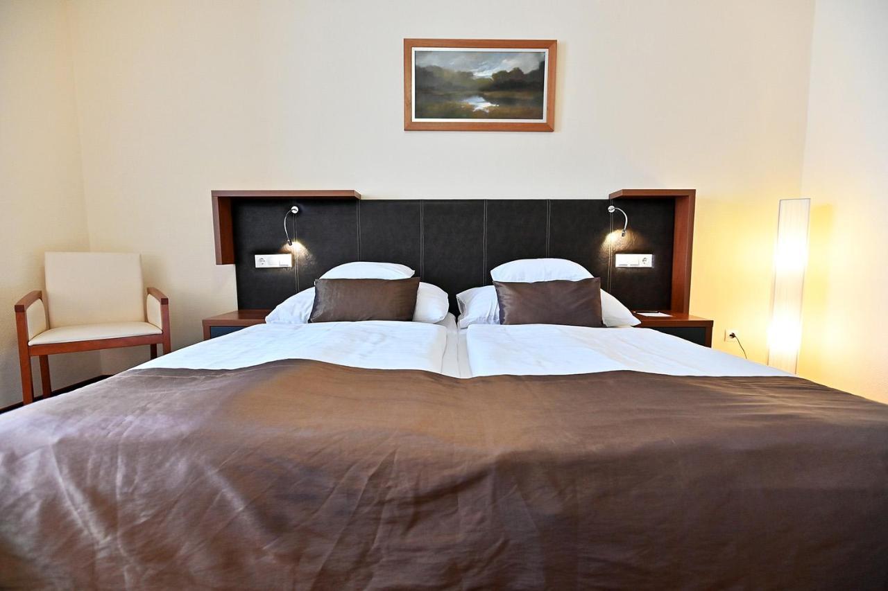 Hotel Eger & Park Bagian luar foto