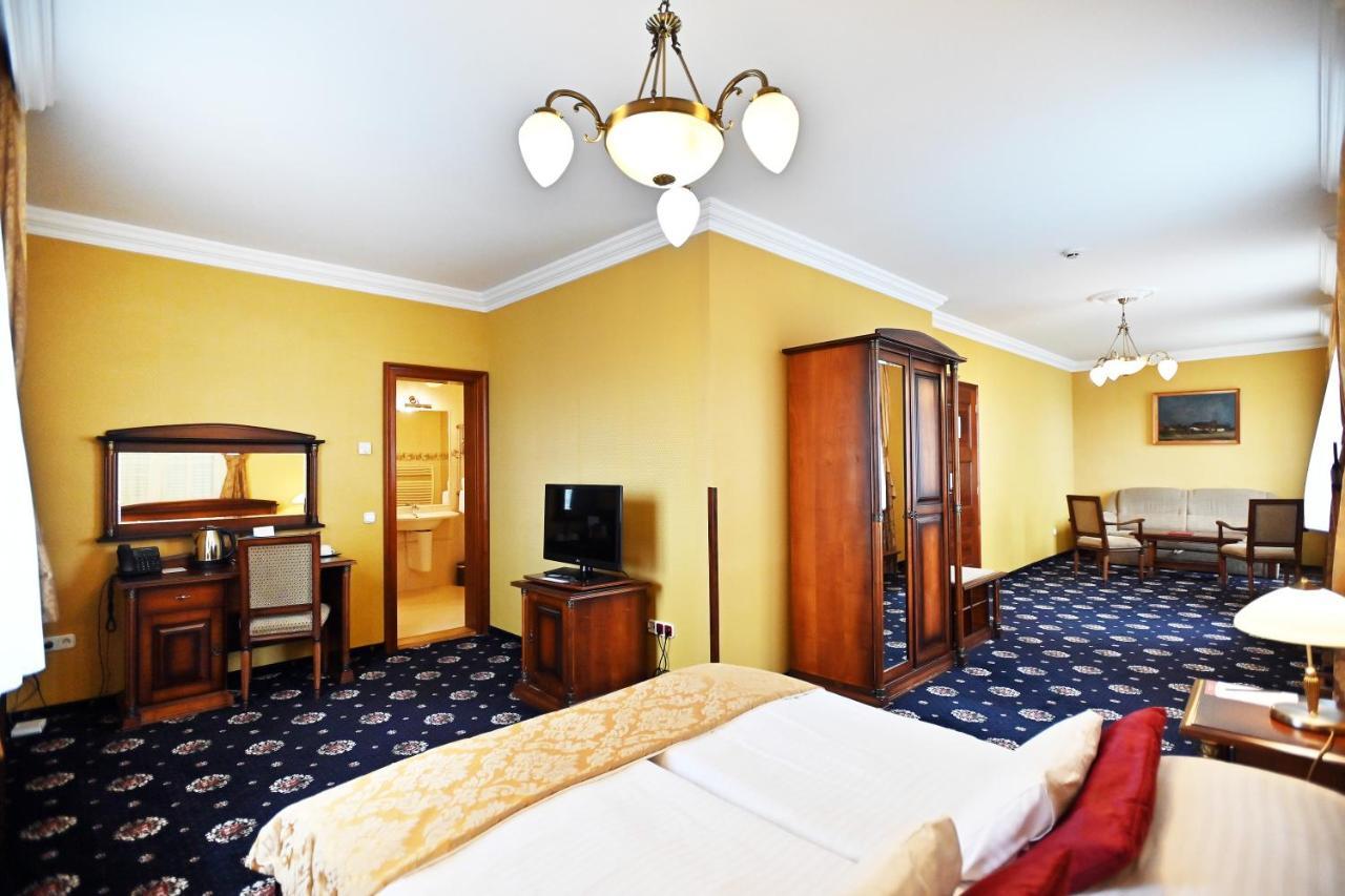 Hotel Eger & Park Bagian luar foto