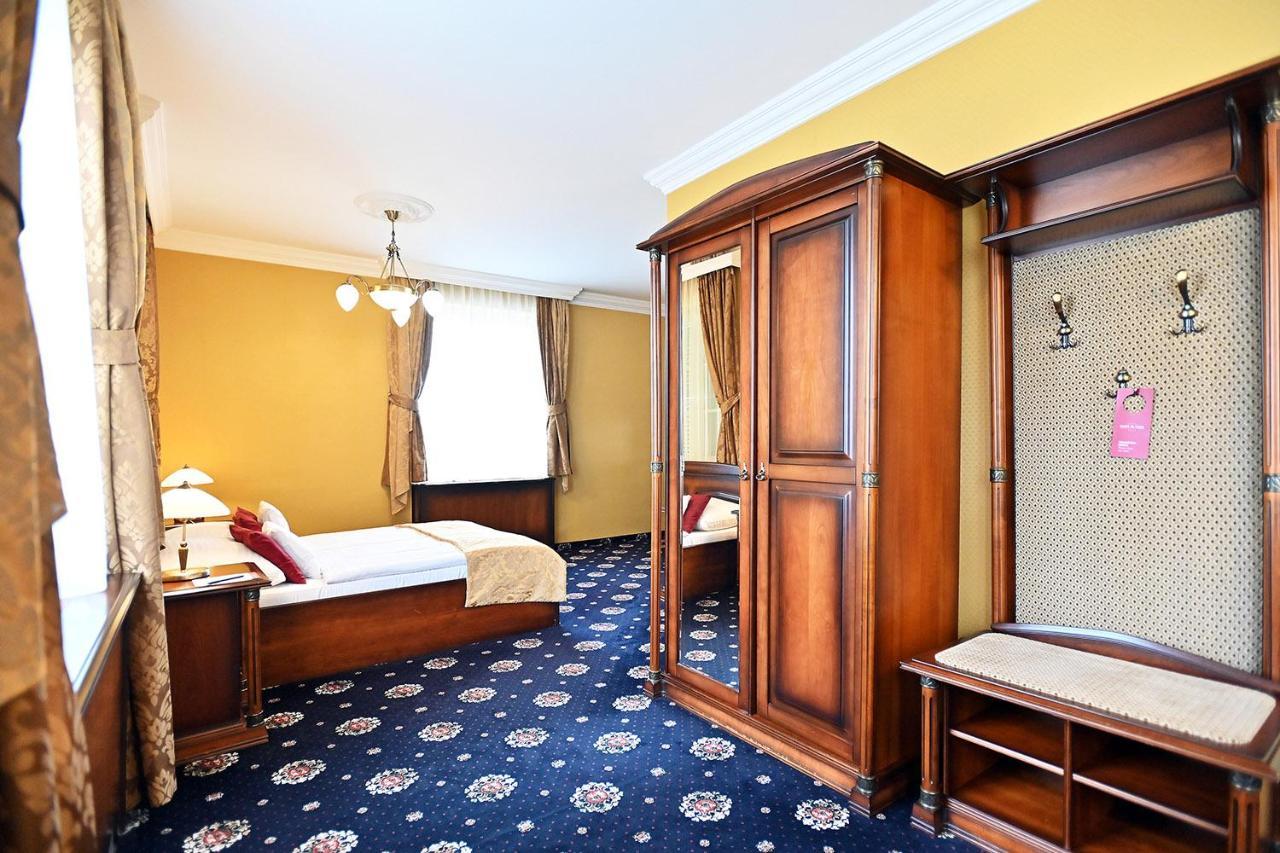 Hotel Eger & Park Bagian luar foto