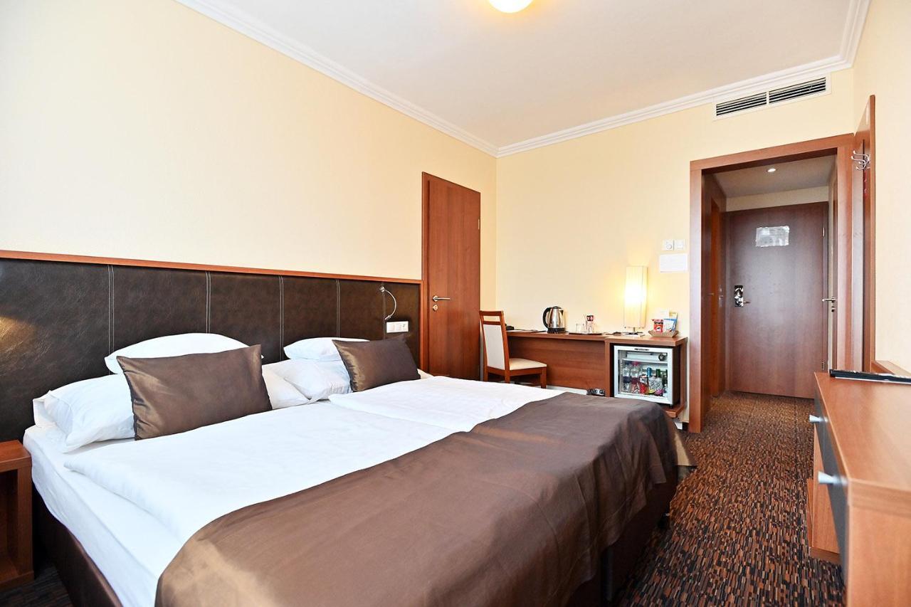 Hotel Eger & Park Bagian luar foto