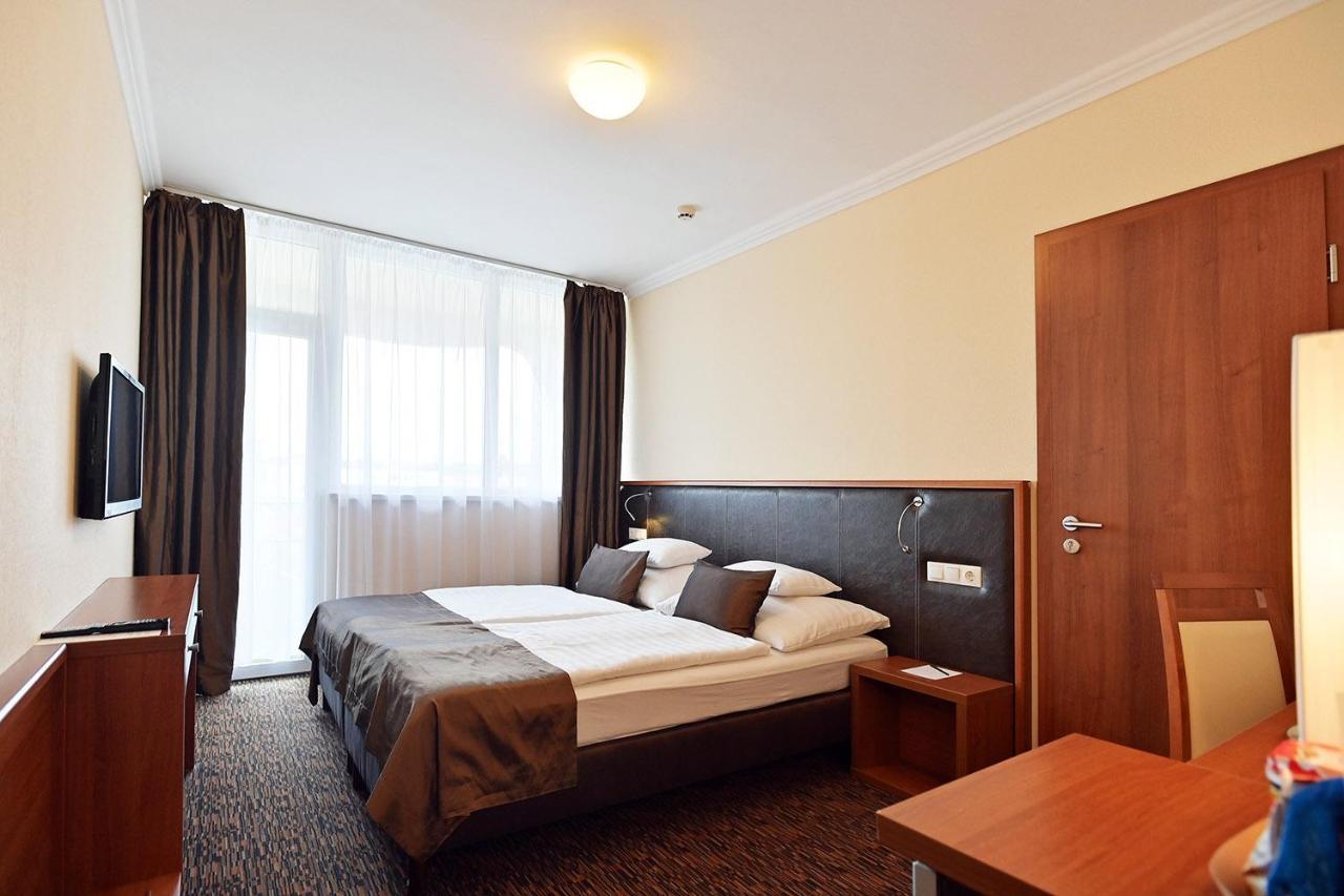 Hotel Eger & Park Bagian luar foto
